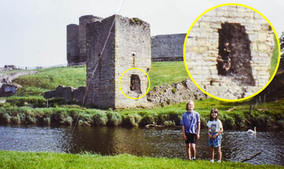A fotografiat o fantomă la castelul Rhuddlan din Ţara Galilor