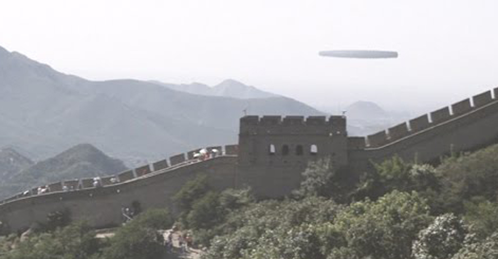 OZN ţigară imens peste Marele Zid Chinezesc